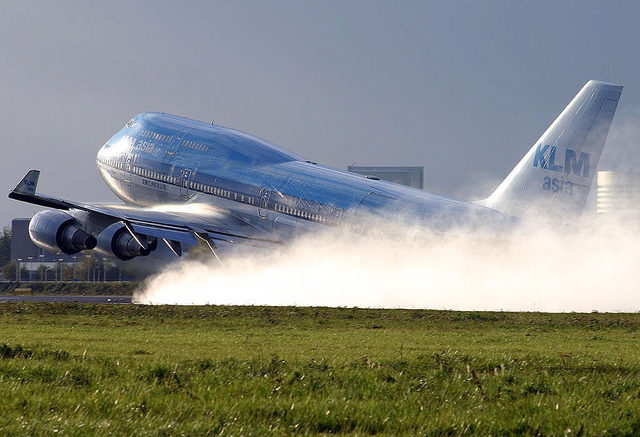 KLM take off